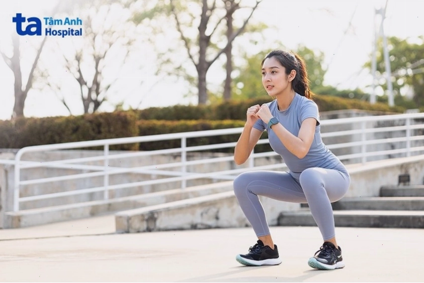 Squat là bài tập tiêu mỡ toàn thân hiệu quả