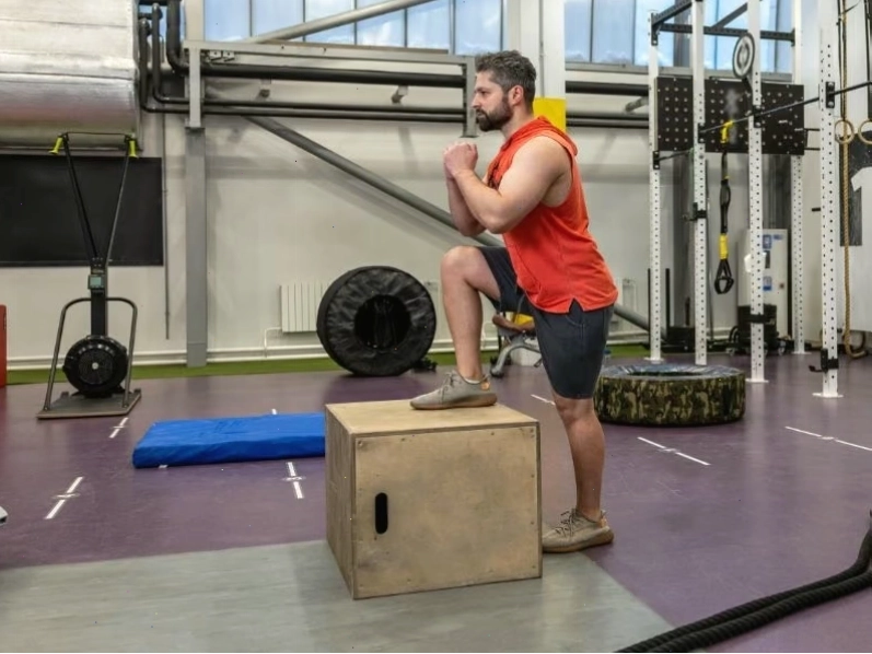 Step-ups là bài tập đơn giản nhưng hiệu quả
