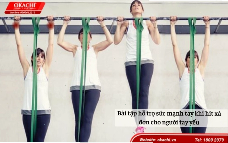 Sử dụng bóng hoặc dụng cụ tập lực nắm tay