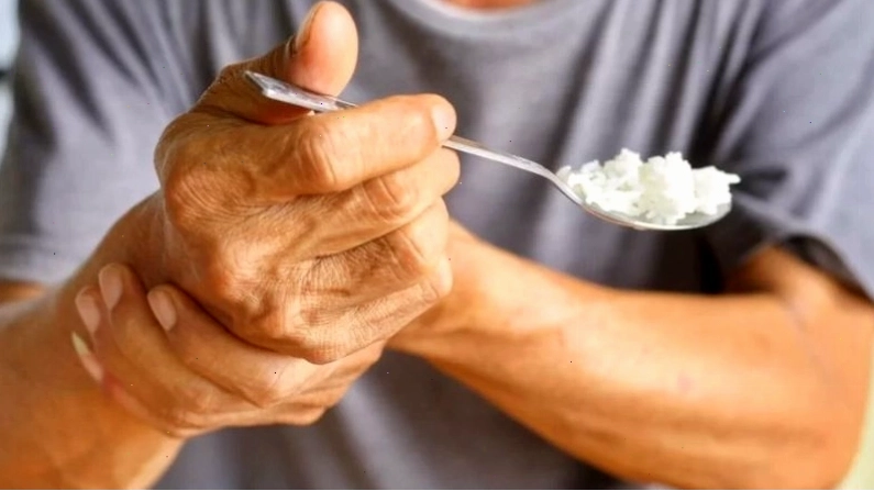 Sử dụng kìm kẹp tay có thể giúp tăng khả năng cầm nắm cho người dùng