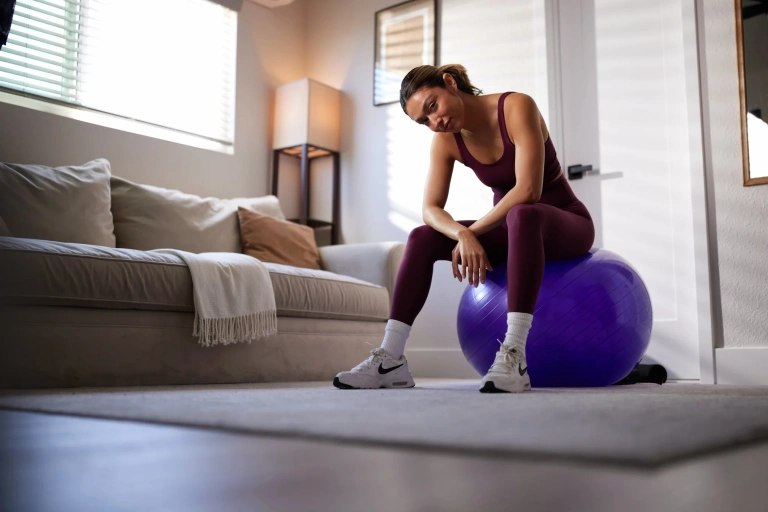 Tận dụng Ball Yoga: Bài Tập Toàn Diện Cho Sức Mạnh và Cân Bằng
