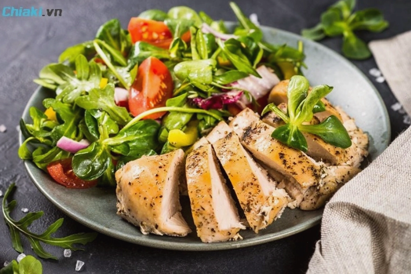 Tăng Cường Chế Độ Low-Carb với ức gà nướng rau củ