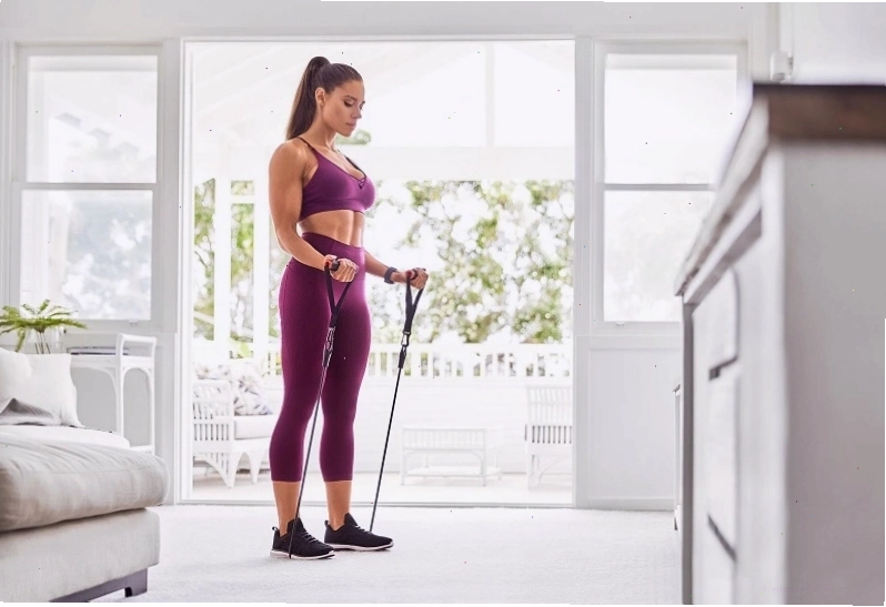 Tập bụng với dây kháng lực: Bài tập plank đá chân 2 bên