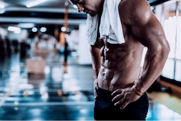 Tập cơ bụng đẹp tại phòng gym