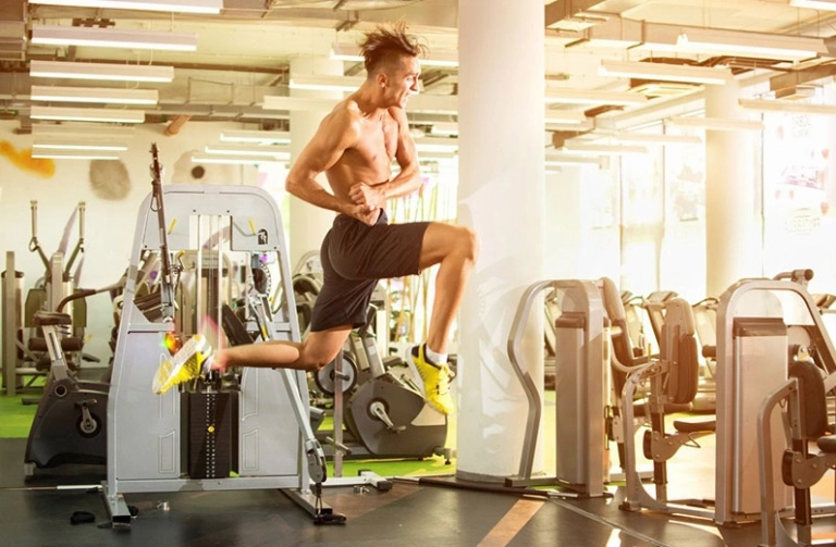 Tập gym buổi sáng: Lợi ích, lưu ý và lịch trình tập luyện hiệu quả 2026