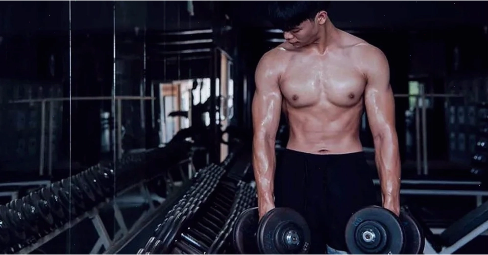 Tập luyện toàn bộ nhóm cơ trong một buổi để kích thích phát triển đồng đều