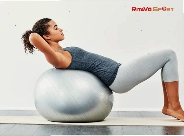 Tập luyện với bóng thể dục để giảm mỡ bụng