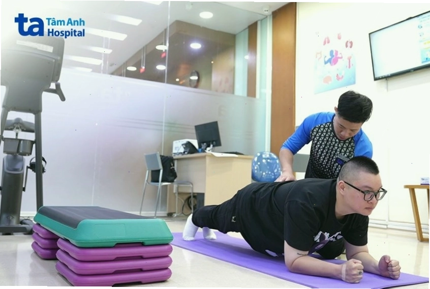 Tập plank tác động đến vùng bụng và cơ lõi