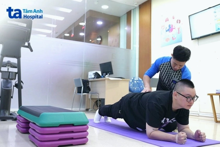 Tập plank tác động đến vùng bụng và cơ lõi