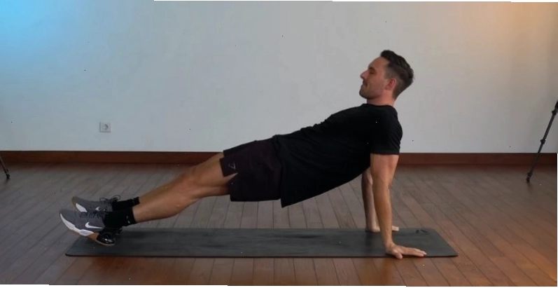 Tập Reverse Plank để cải thiện sức mạnh tổng thể