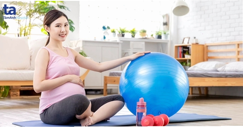 Tập thể dục giúp mẹ bầu cải thiện sức khỏe và hữu ích cho sự phát triển của em bé trong bụng