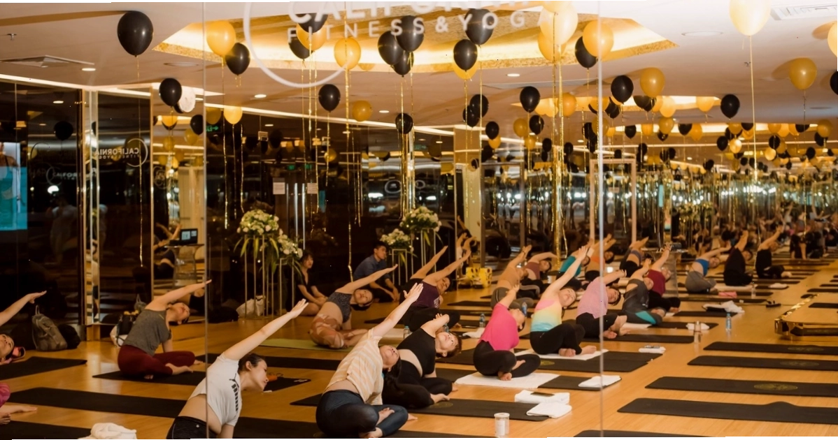 Tập yoga tại California Fitness & Yoga