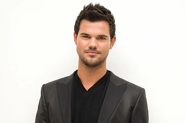 Taylor Lautner: Hành Trình Thay Đổi Cơ Thể và Bài Học Về Hình Ảnh Bản Thân