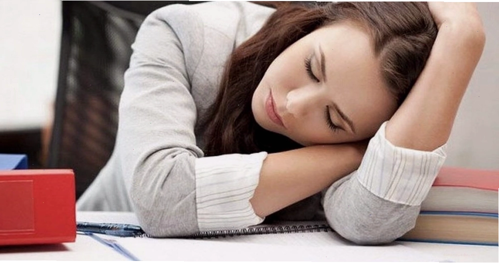 Thời gian đầu áp dụng chế độ nhịn ăn có thể khiến bạn đuối sức và mệt mỏi