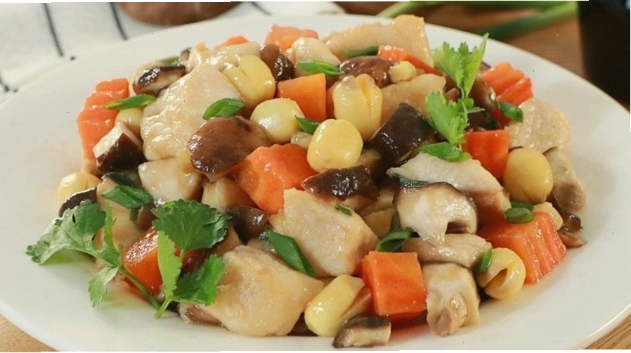 Thực đơn giảm cân hiệu quả với cá áp chảo, salad và khoai lang