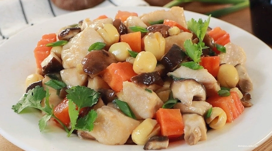 Thực đơn ngày 1 giảm cân: Ức gà, cơm gạo lứt và rau củ