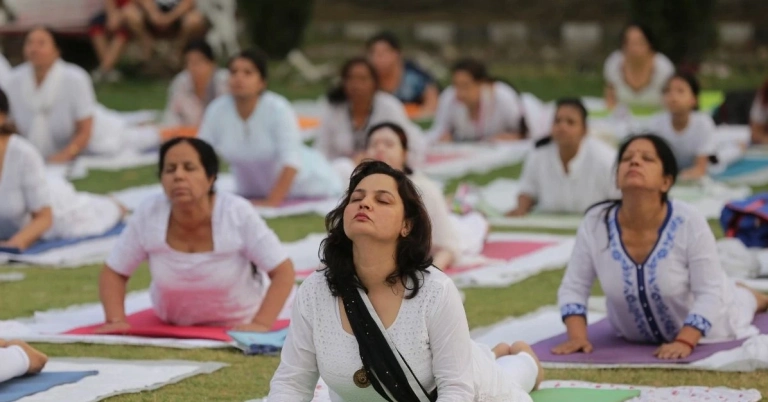 Thực Dưỡng Yoga: Cẩm Nang Toàn Diện Cho Sức Khỏe 2026