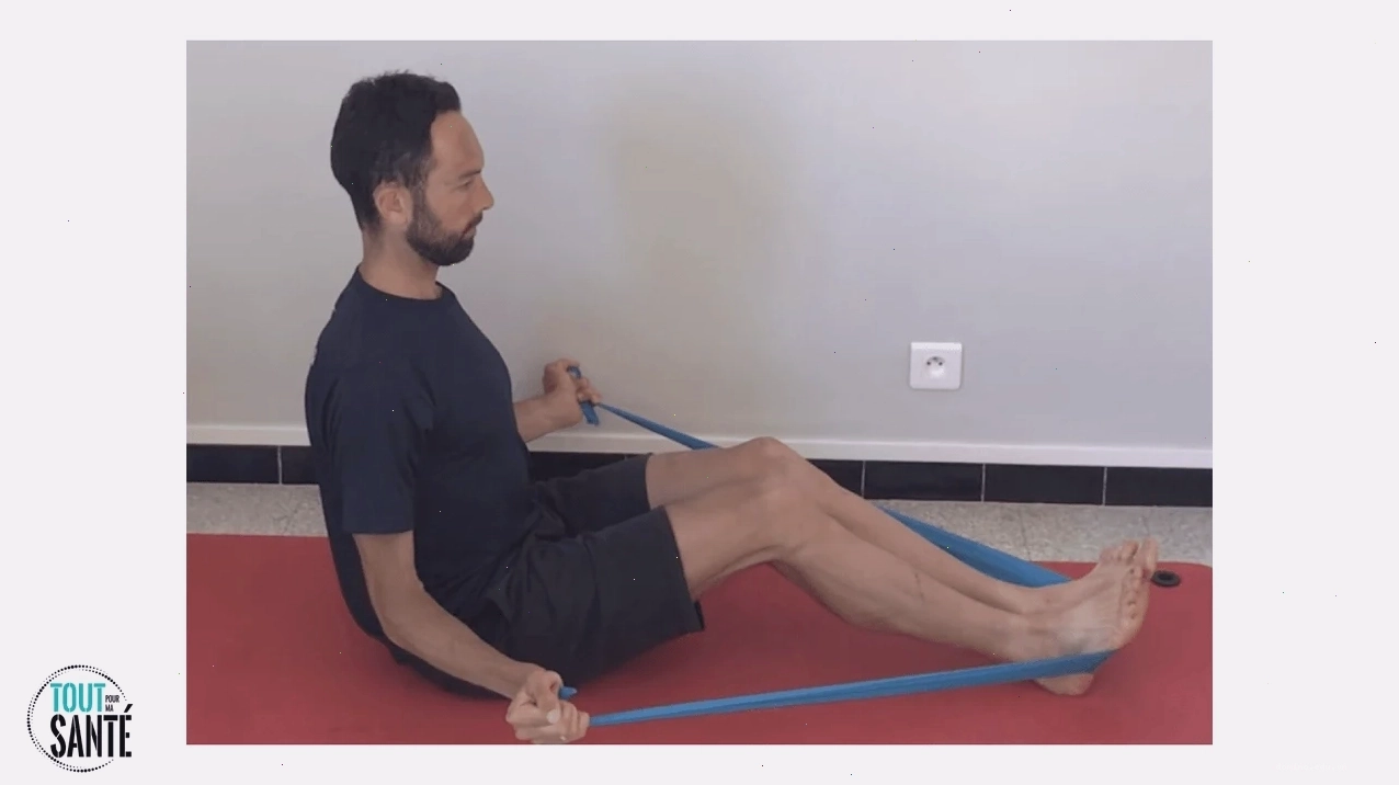 Thực hiện bài tập Horizontal pull với dây kháng lực