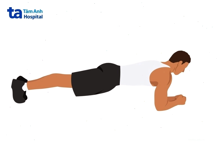 Thực hiện bài tập plank cơ bản giữ thân người thẳng