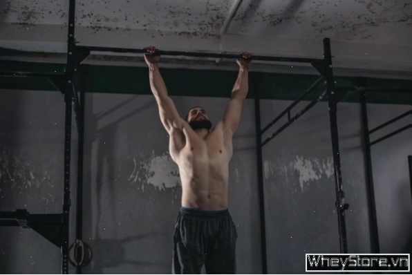 Thực hiện bài tập Tricep Dips cho tay sau