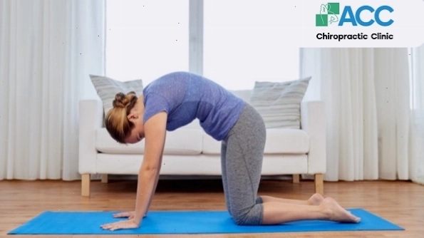 Thực hiện tư thế Cây cầu trong yoga trị liệu cột sống