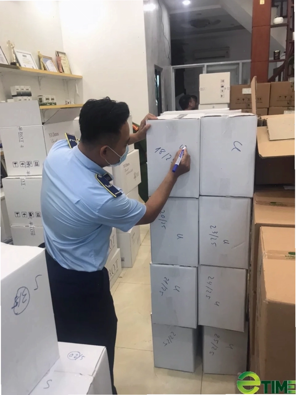 Thực phẩm chức năng không rõ nguồn gốc bị thu giữ