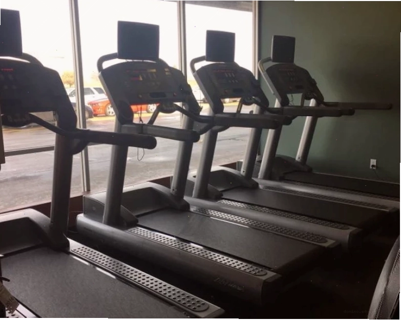 Toàn cảnh khu vực tập luyện tại Titan Gym Rantoul