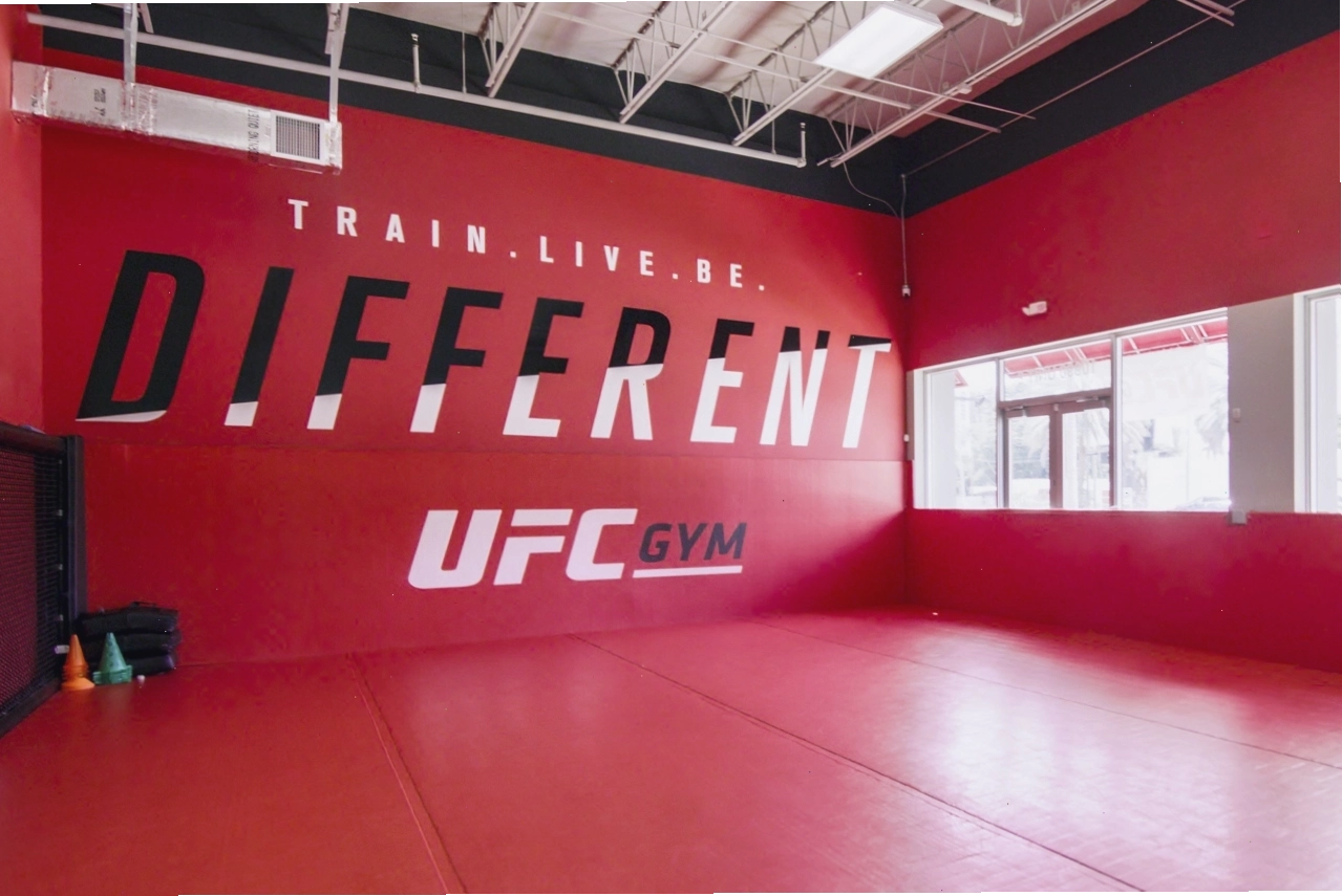 Toàn cảnh phòng tập UFC GYM North Miami với nhiều thiết bị tập luyện