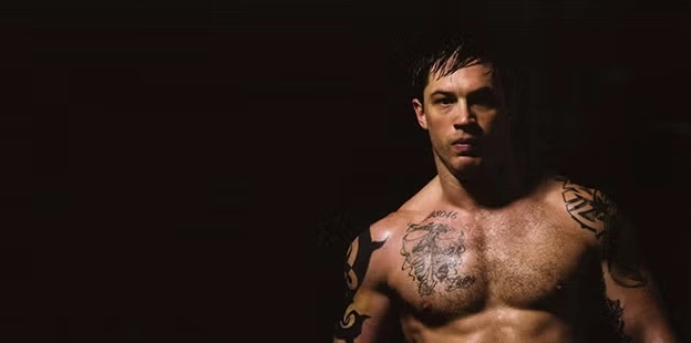 Tom Hardy và Hành Trình Xây Dựng Cơ Bắp: Bí Quyết Đằng Sau Vóc Dáng "Warrior"