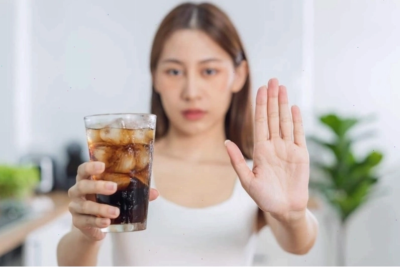 Tránh xa đồ uống có gas vì chúng chứa lượng đường cao khiến bạn dễ dàng tăng cân
