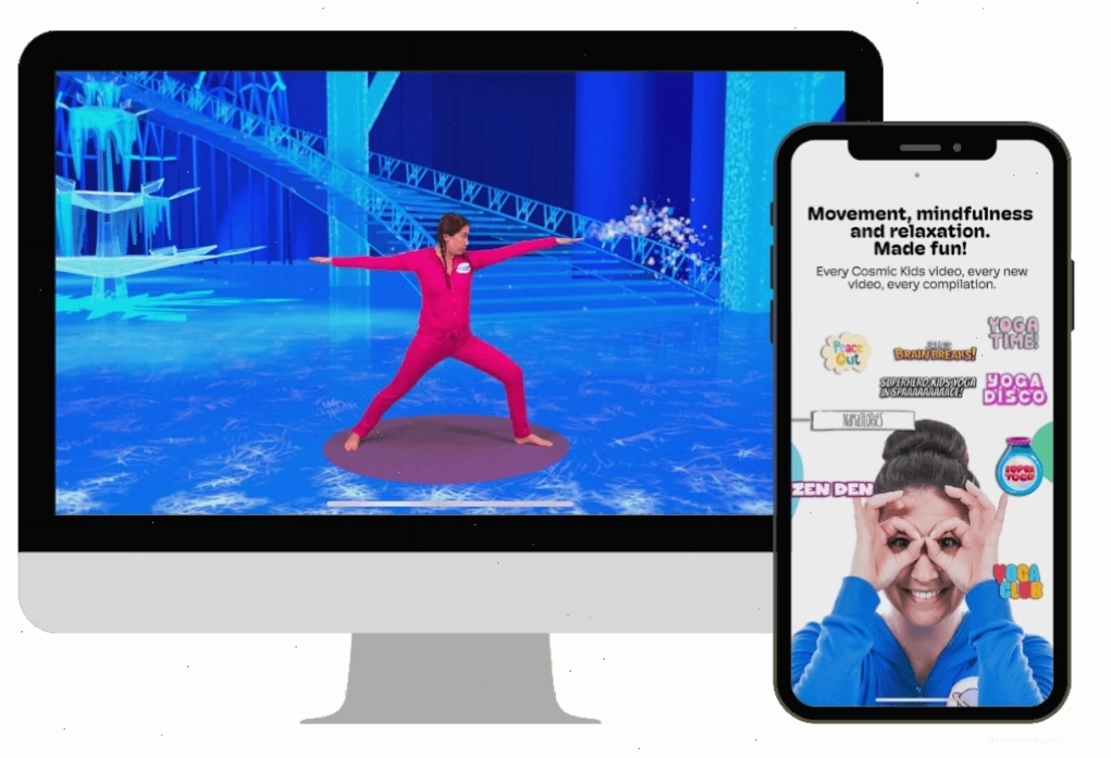 Trẻ em thực hiện tư thế con khỉ trong bài tập yoga kid vui nhộn