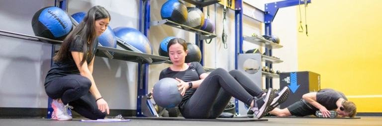 Trở thành Huấn luyện viên Gym chuyên nghiệp: Hướng dẫn chi tiết 2026