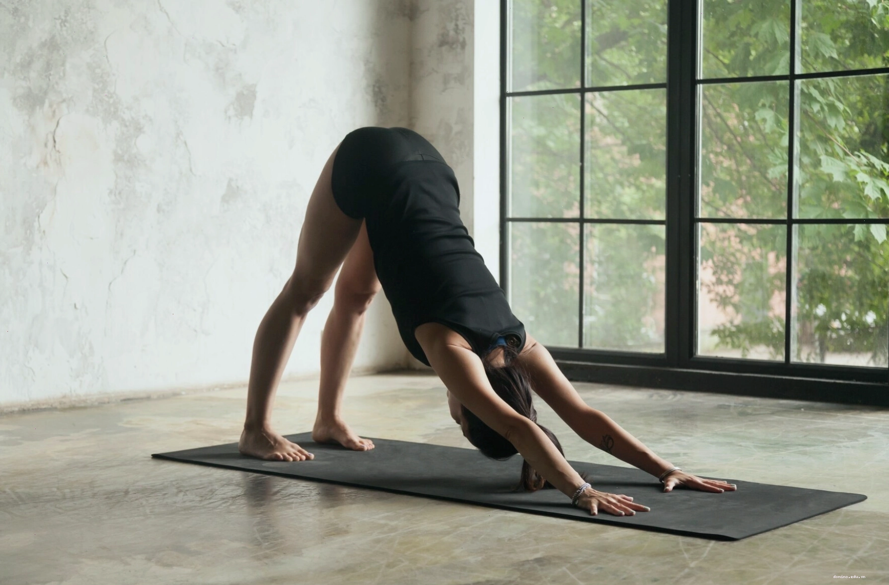 Tư thế Cái cây (Vrksasana) rèn luyện khả năng giữ thăng bằng