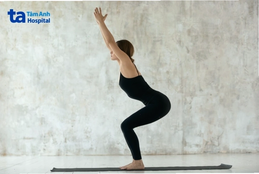 Tư thế cái ghế yoga giúp săn chắc đùi và bắp chân