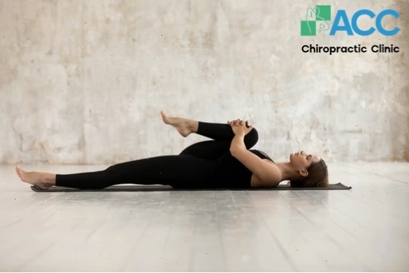 Tư thế Cây cầu trong yoga giúp kéo giãn cột sống lưng