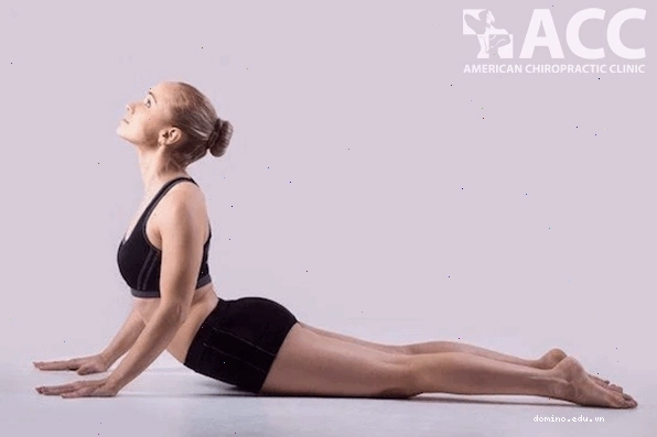 Tư thế chiến binh II trong yoga giúp giảm đau vai gáy
