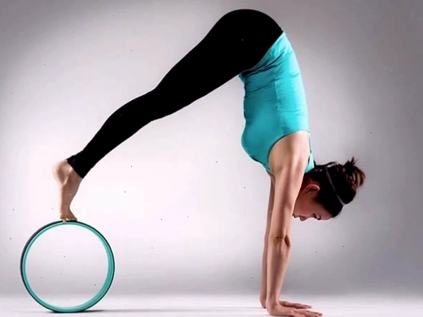 Tư thế chim bồ câu yoga với vòng tăng cường cơ bụng