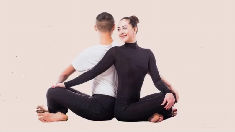 Tư thế chó cúi mặt đôi trong tập luyện Yoga