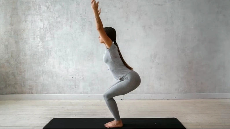 Tư thế chó ngẩng mặt (upward facing dog) mở ngực