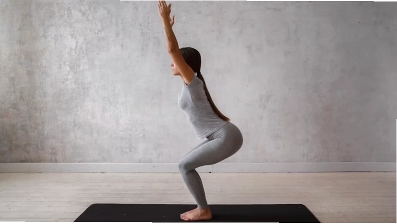 Tư thế chó ngẩng mặt (Urdhva Mukha Svanasana) mở lồng ngực
