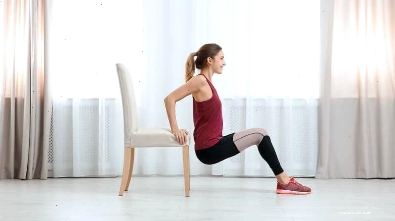 Tư thế chống đẩy nghiên (Incline Push-Ups)