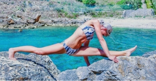 Tư thế con khỉ - Hanumanāsana