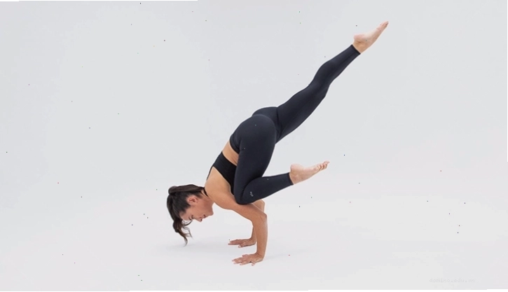 Tư thế Con Quạ (Crow Pose) trong yoga