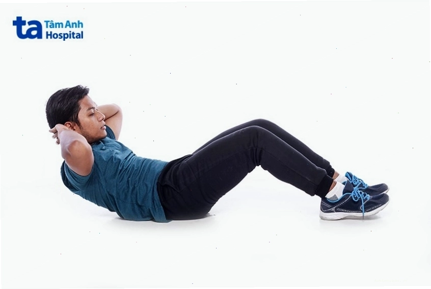 Tư thế con thuyền yoga tác động sâu vào nhóm cơ bụng