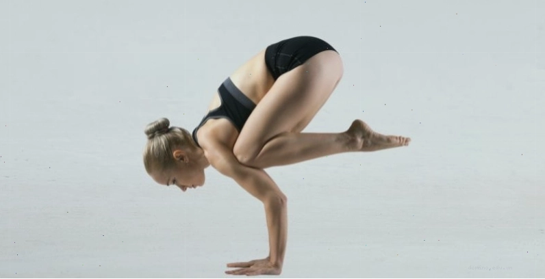 Tư thế Crown Pose (tư thế con quạ) trong yoga