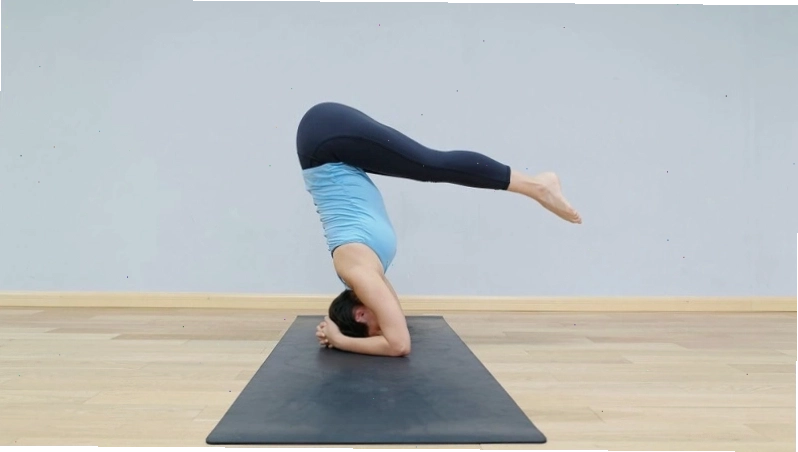 Tư thế Đầu đứng - Tập yoga đẹp đơn giản với sự hỗ trợ