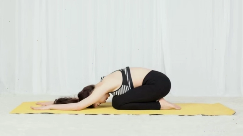 Tư thế đứa trẻ (Balasana) trong yoga đơn giản
