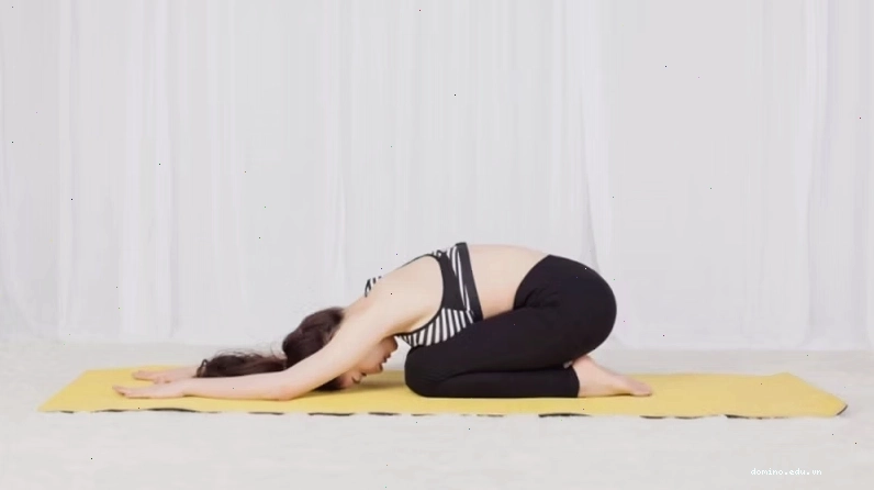 Tư thế đứa trẻ (Balasana) yoga cơ bản cho người mới tập