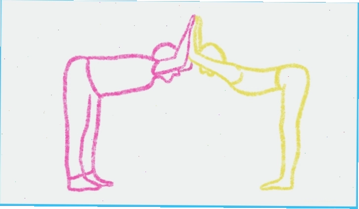 Tư thế Em Bé kết hợp Uốn Lưng trong bài tập yoga đôi