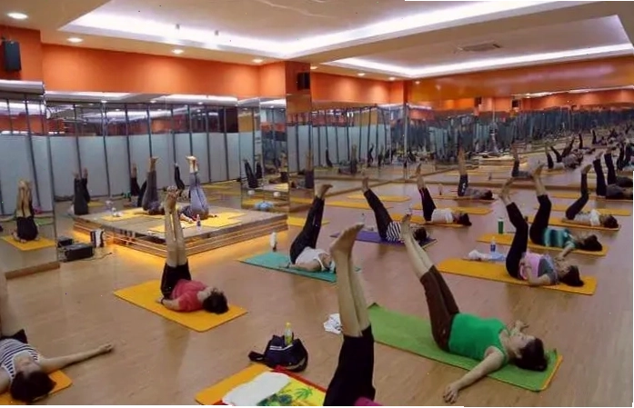 Tư thế em bé trong yoga hương thảo